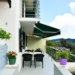 דירה View *